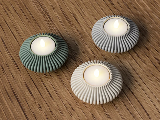 Moderne ribbet lysholder sett ovenfra i tre farger